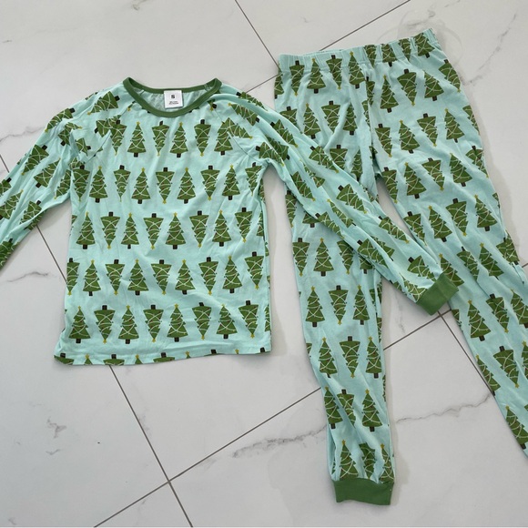 Christmas pajama size S for mwomen like new
60%cotton
40%polyester
Used one time - Picture 2 of 3